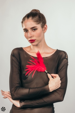 Burlesque Plume - Тиклер, 23 (красный)